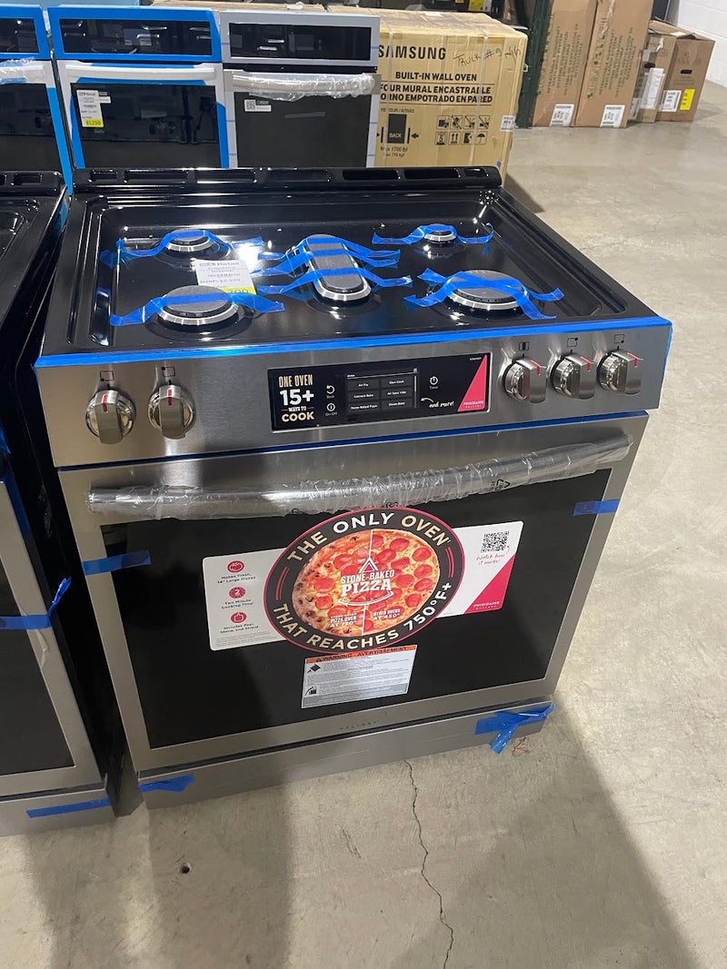 Frigidaire GCFG3070BF Slide in Gas Rangee