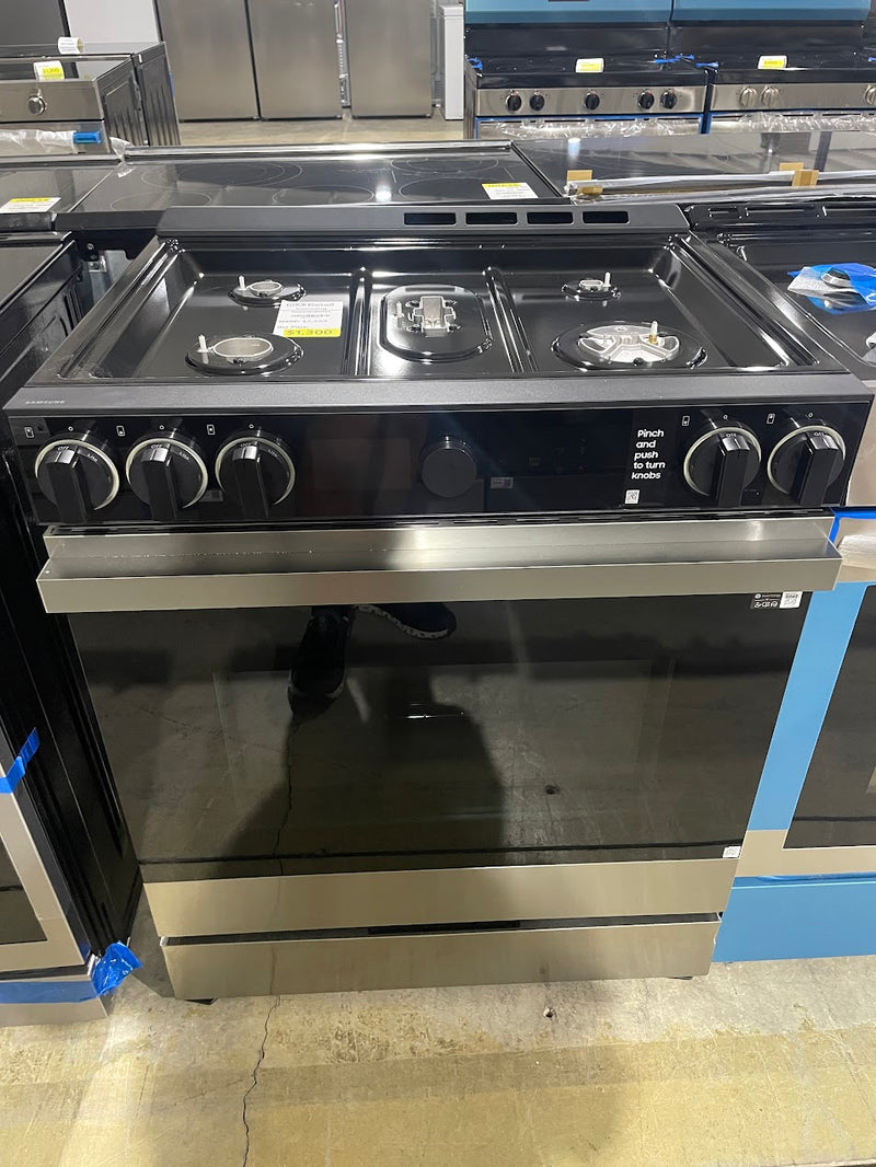 Samsung NSG6DG8700SRAA 6 cu. ft. Slide-in Gas Range